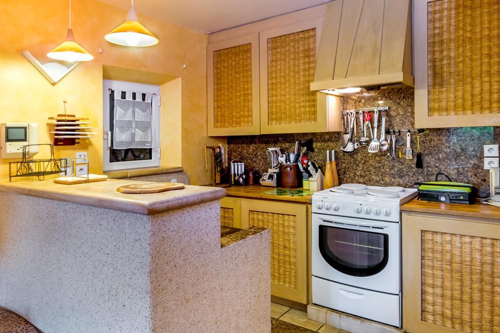 Lou Granos Bed & Breakfast กอร์ด ภายนอก รูปภาพ