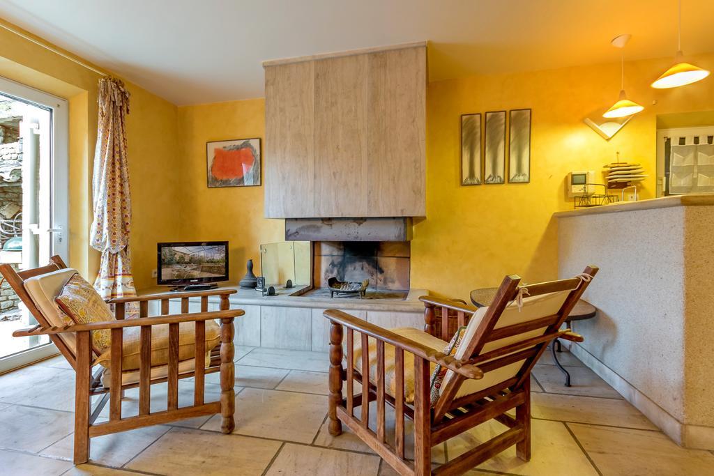 Lou Granos Bed & Breakfast กอร์ด ภายนอก รูปภาพ
