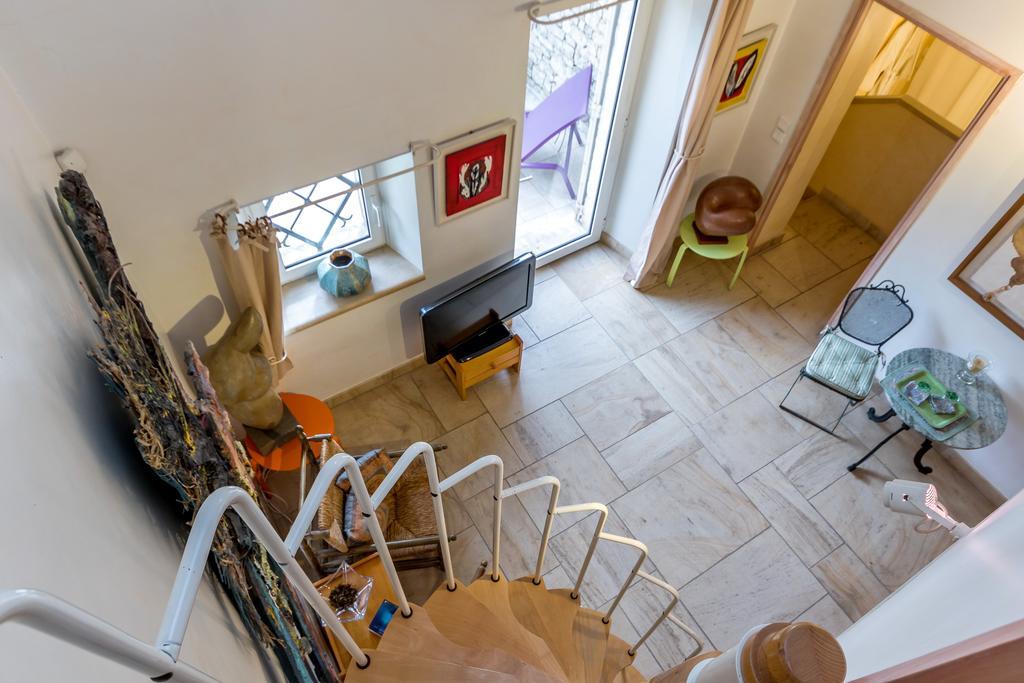 Lou Granos Bed & Breakfast กอร์ด ภายนอก รูปภาพ