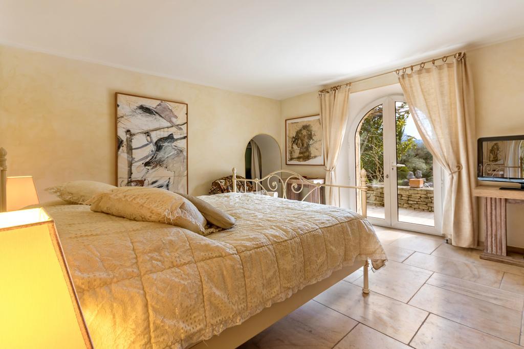 Lou Granos Bed & Breakfast กอร์ด ภายนอก รูปภาพ