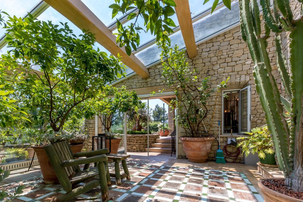 Lou Granos Bed & Breakfast กอร์ด ภายนอก รูปภาพ