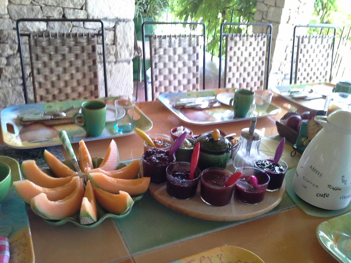 Lou Granos Bed & Breakfast กอร์ด ภายนอก รูปภาพ